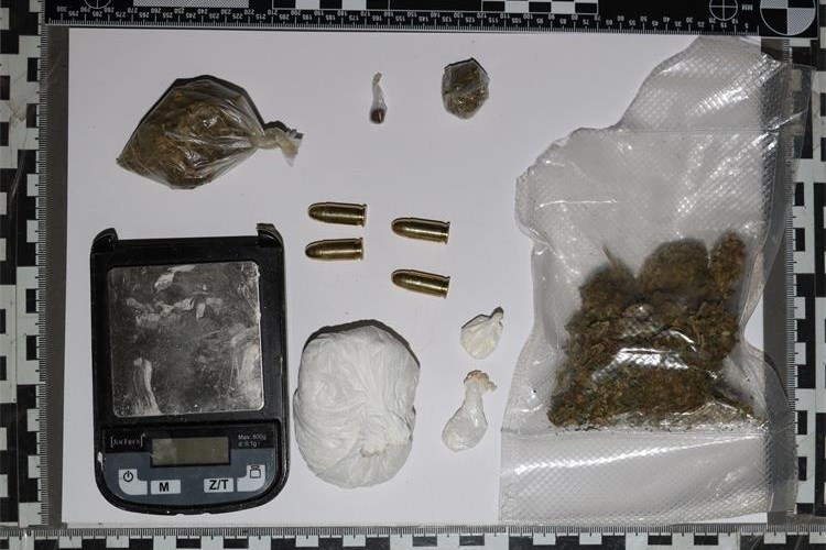 Kriminalistička policija uhitila dvojac koji je amfetamin i marihuanu čuvao u ugostiteljskom objektu