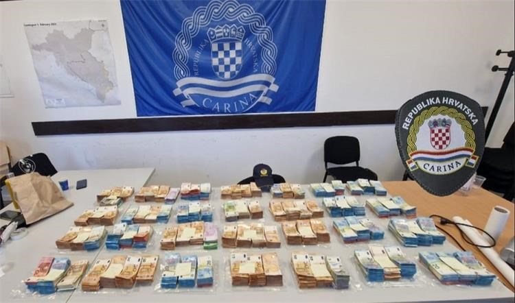 REKORDNA ZAPLJENA Na Karasovićima uhićen Albanac, u automobilu sakrio preko 700 tisuća eura