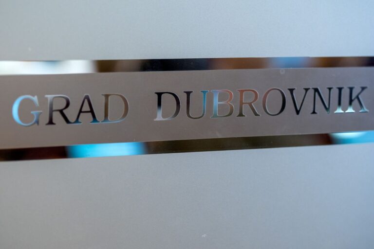 NAGRADA ILI OBVEZA Tko su novi članovi upravnih vijeća i nadzornih odbora ustanova i tvrtki u vlasništvu grada i kolike su im naknade