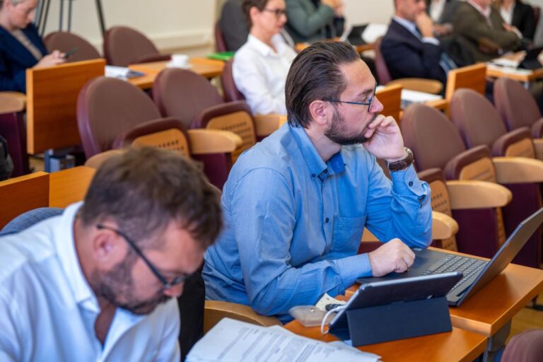 Srđevci: gradonačelnik sad obećava kako će zaštititi prostor Ploča, a prije dva mjeseca je…