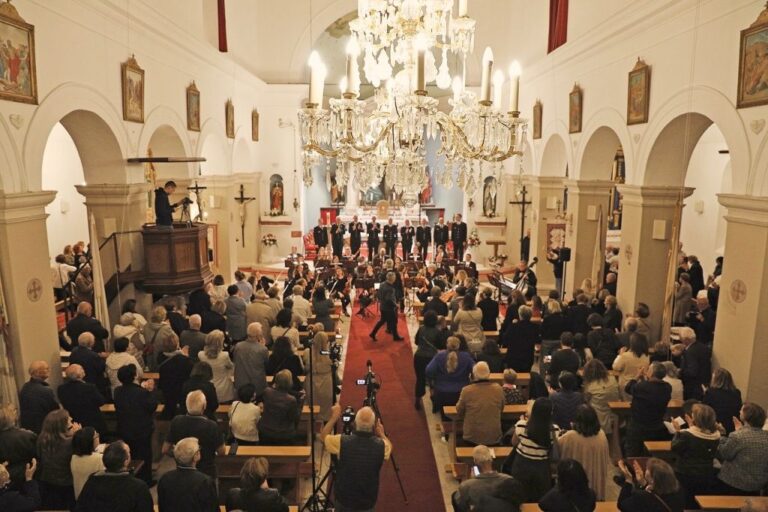 U Čilipima održan koncert klape “Sveti Juraj” HRM-a i simfonijskog orkestra Konavle Art