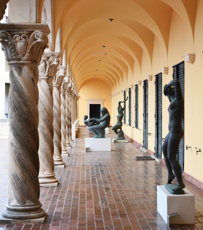 OBLJETNIČKI VODIČ Zbirka Umjetničke galerije dokumentira likovni život Dubrovnika i Hrvatske od kraja 19. stoljeća do danas