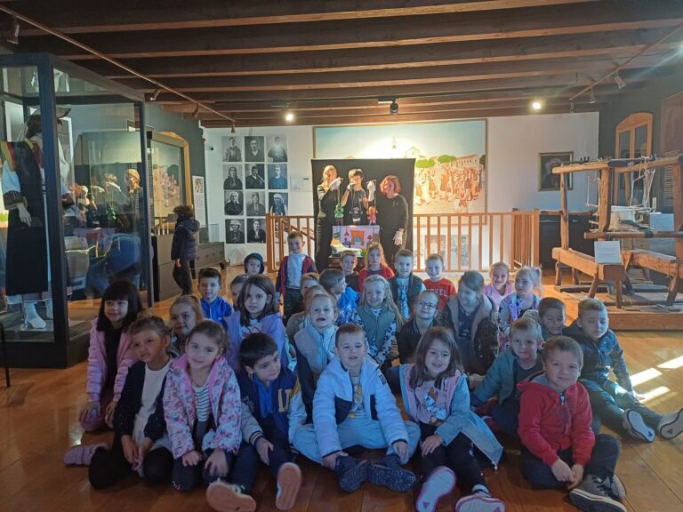 Čilipski mališani uživali u predstavi udruge Aster