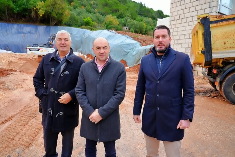 Pezo obišao radove na izgradnji školske sportske dvorane OŠ Ston