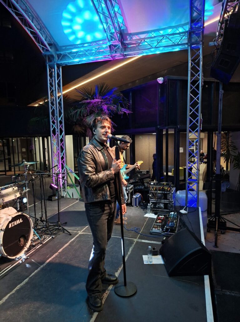 Adi Šoše raspjevao dubrovačku publiku ispred Studentskog centra