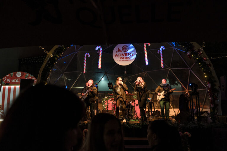 Advent Park svečano otvoren u bivšoj remizi: glazba, gastronomija i blagdanski ugođaj privukli brojne posjetitelje