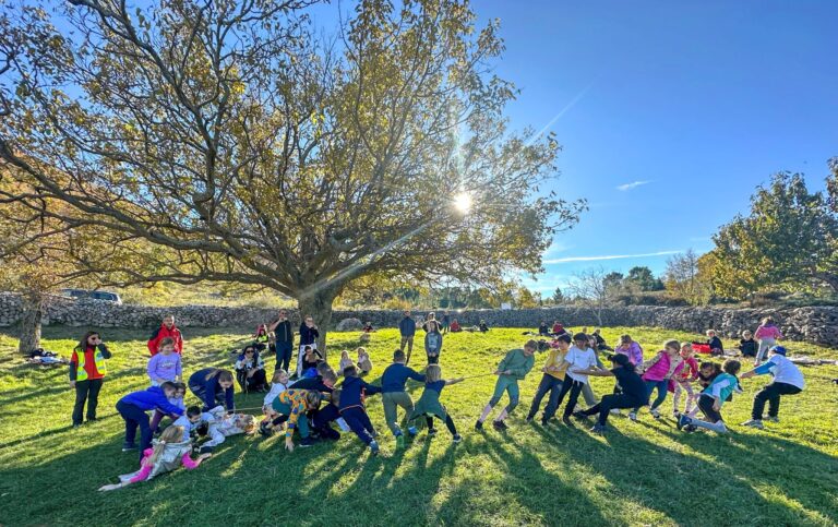 HPD Sniježnica poziva djecu i roditelje na zajednički planinarski izlet kružnom stazom Velji do – vrh Stražišće 