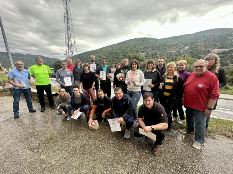 FOTO: Članovi HPD Sniježnica na tečaju za markaciste. Pogledajte kako su se proveli