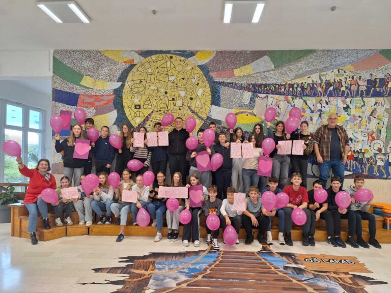 RUŽIČASTI LISTOPAD I mali Lapađani poručili: mama, budi zdrava!