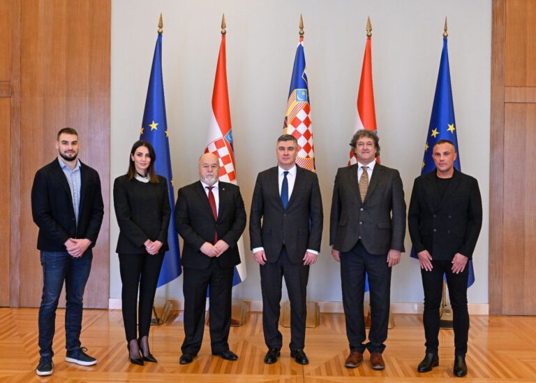 Sanja Putica, ambasadorica projekta „Putevima bokeljskih Hrvata”, na prijemu kod Zorana Milanovića