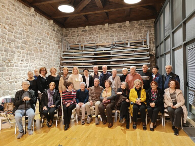 LAZARETI PUNI EMOCIJA Sastala se generacija Linđovaca koja je prvi put zabalala davne 1965.