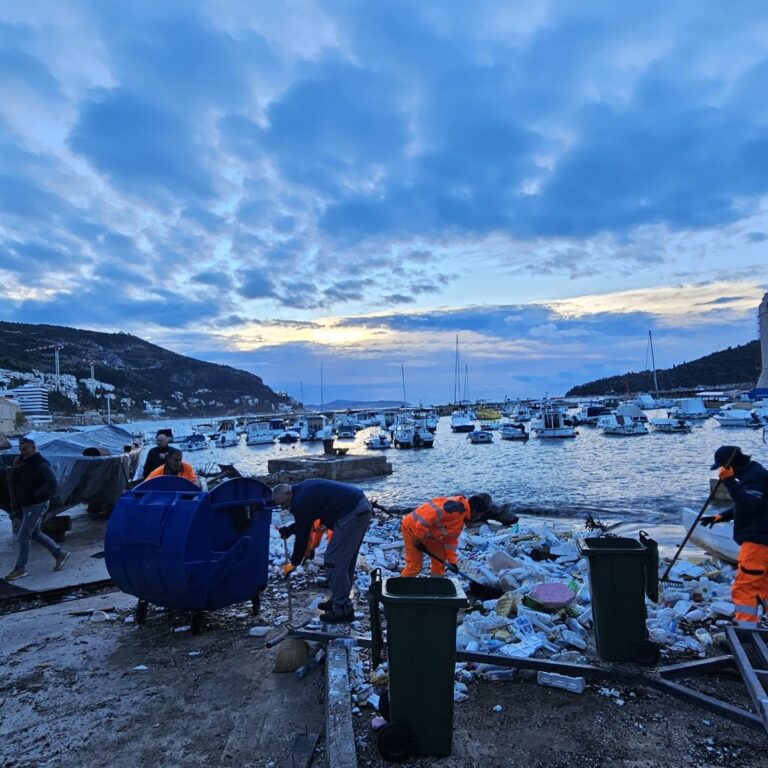 Plutajući otpad u Portu, stiropor na Posatu: Čiji je otpad koji more donosi do Dubrovnika? Znanstvenice otkrile velike oscilacije