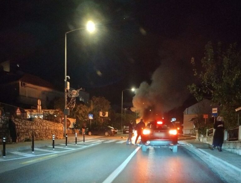 Motocikl se zapalio nakon sudara s automobilom