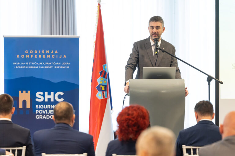 Franković na konferenciji „Sigurnost povijesnih gradova 2025.“: U svakom trenutku znamo koliko je ljudi u povijesnoj jezgri. To nam omogućuje pravodobnu reakciju