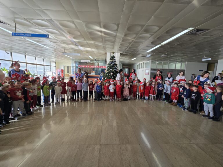 VIDEO: Djeca iz Dječjeg vrtića Škatulica kolendavala u Općoj bolnici Dubrovnik