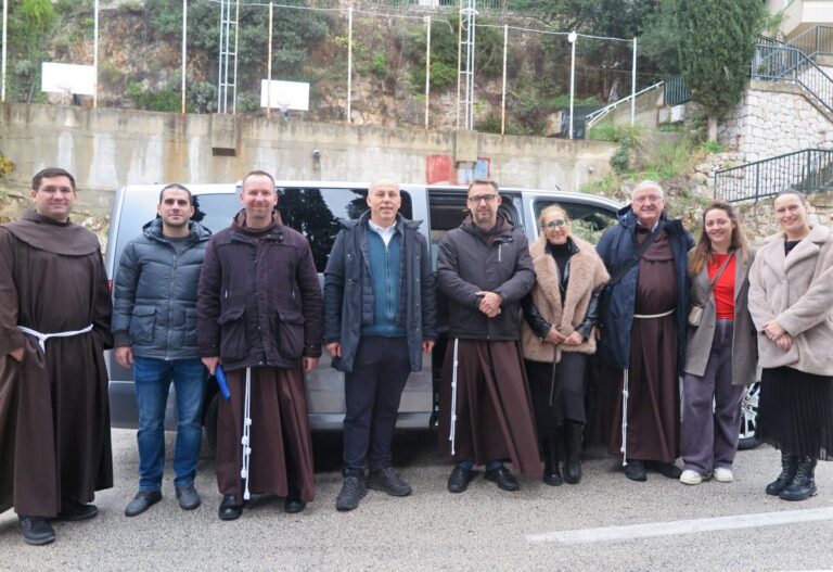 Franjevci iz samostana Male braće darovali kombi domu “Maslina”