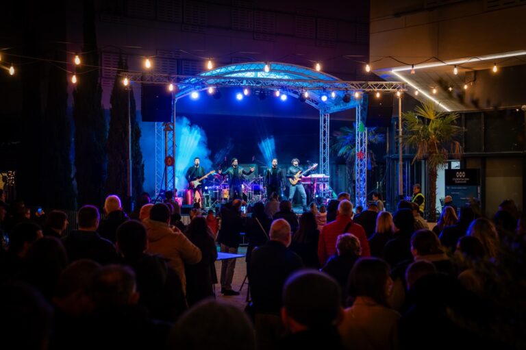 Advent na Vojnoviću – Hrvatske ruže zagrijale publiku