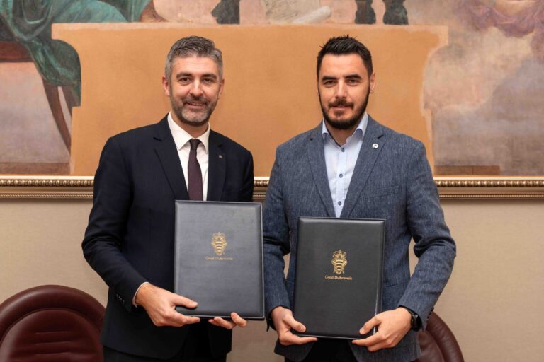 Potpisan ugovor o izvođenju radova na izgradnji sportske dvorane Osnovne škole Antuna Masle u Orašcu