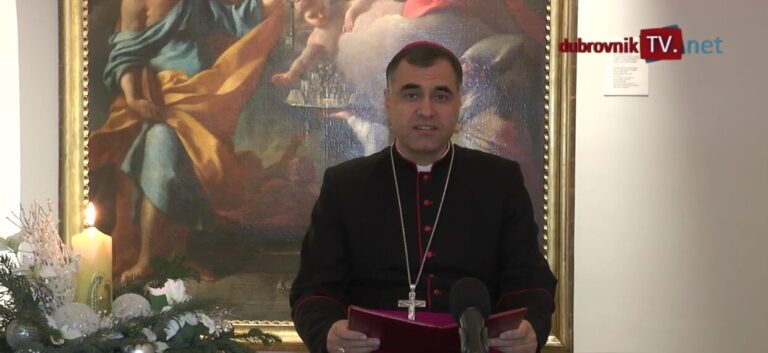 TV/ Božićna poruka biskupa Glasnovića: Bog koji postaje blizina