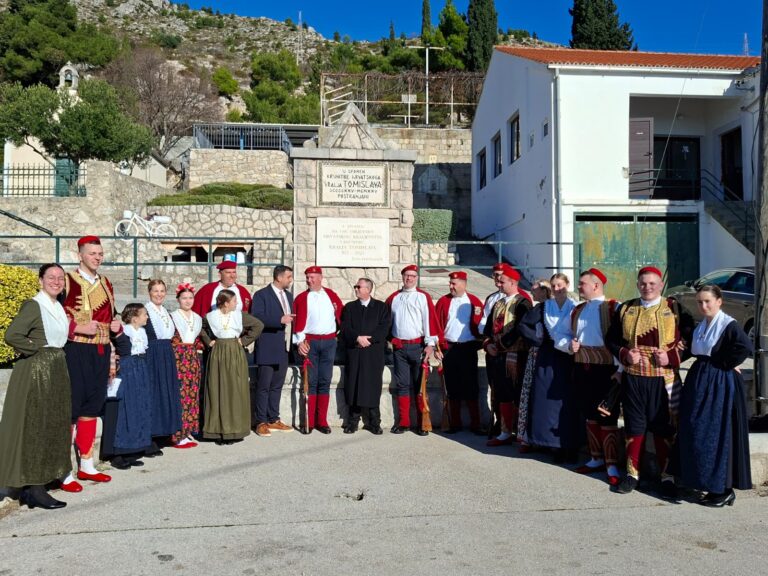 FOTO/ VIDEO: Na Bravinjcu obilježeno 1100 godina od krunidbe kralja Tomislava