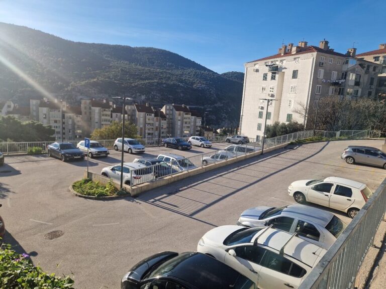 U četvrtak privremeno zatvoren dio parkinga u Ulici Marina Kneževića (poviše igrališta)