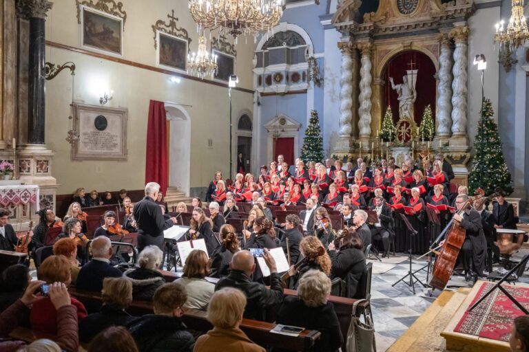Tradicionalni božićni koncert Dubrovačkog simfonijskog orkestra, dubrovačkih zborova, solista i klapa u subotu u crkvi Male braće
