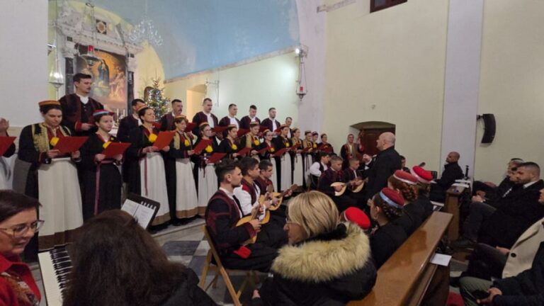 MIRISI BOŽIĆA U KONAVLIMA Koncert u Pridvorju zagrijao srca