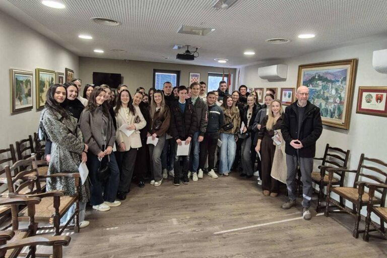 Svečano potpisani ugovori o stipendiranju, Lasić: Nikad ne zaboravite svoje korijenje!