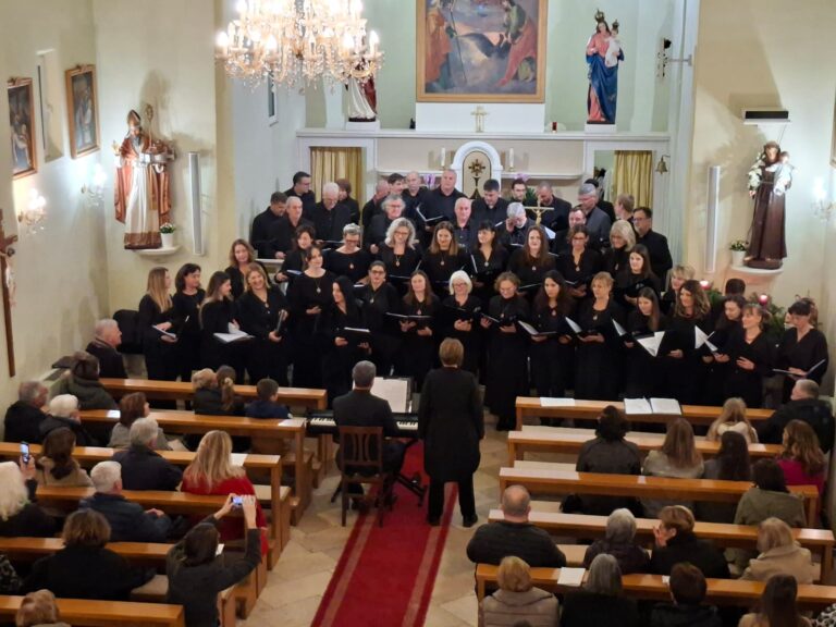 VIDEO/FOTO: Radost pjevanja Blasiusa i Pučkog zbora Konavle oduševila publiku na Grudi
