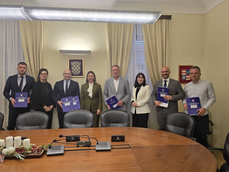 Državna tajnica Raguž uručila ugovore vrijedne četiri milijuna eura za sufinanciranje projekata u DNŽ