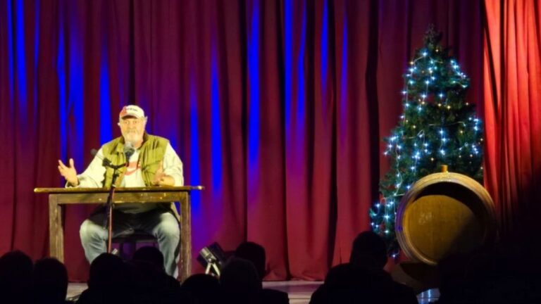 SMIJEH ISPUNIO GRUDU Ričard oduševio publiku na Mirisima Božića u Konavlima