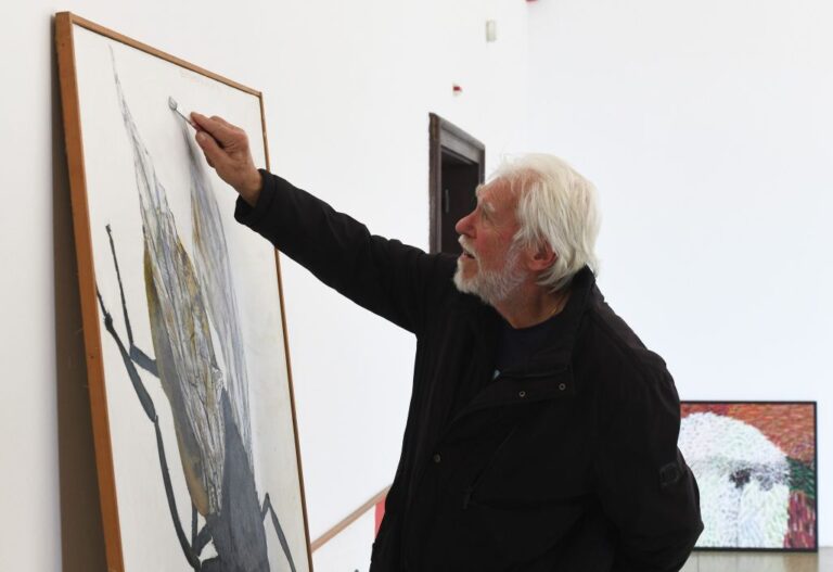 Retrospektivna izložba Josipa Škerlja – crno i bijelo u boji u Umjetničkog galeriji