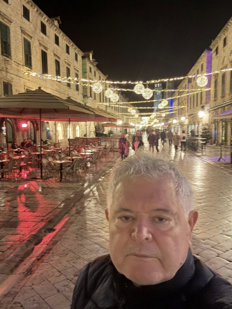 Vlahušić na ‘Fejsu’ zaziva povratak kućica na Stradun, a stolove bi ostavio za Uskrs