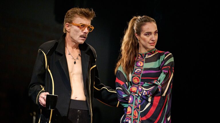 Sutra na Velikoj sceni KMD-a gostuje  predstava „Obožavateljica”hrvatskog dramskog pisca Mate Matišića