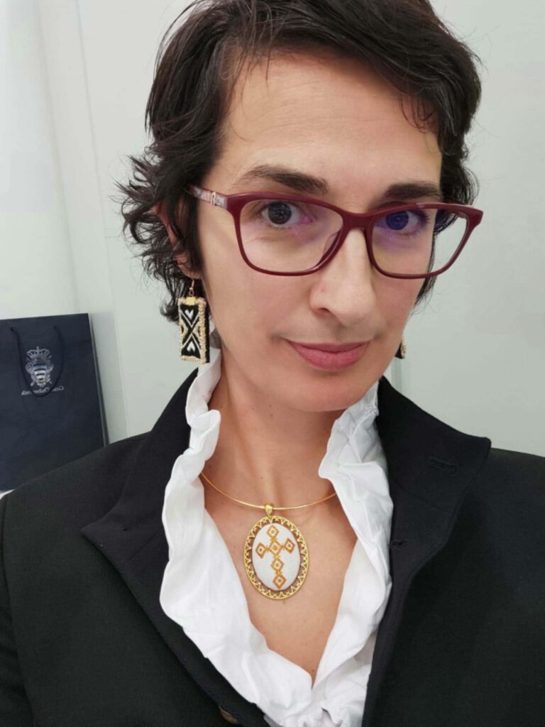 NAKIT S MUSTROM Ivana Kralj je žena, majka i vezilja – kraljica!