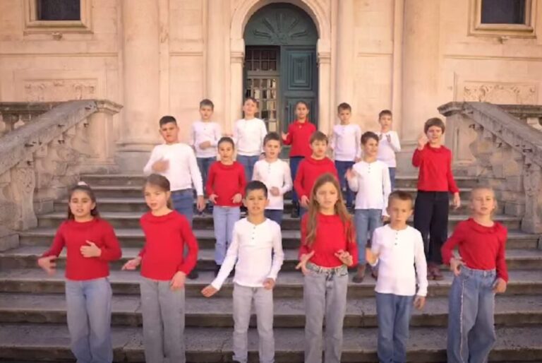 VIDEO/ Učenici 2.b razreda OŠ Marina Držića snimili divan spot kojim čestitaju Festu sv. Vlaha