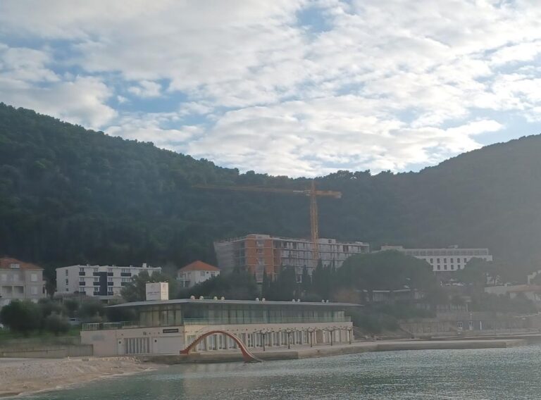 PLANIRAJU OTVARANJE OVE SEZONE Radovi na Hotelu Adriatic u Uvali Lapad pri kraju