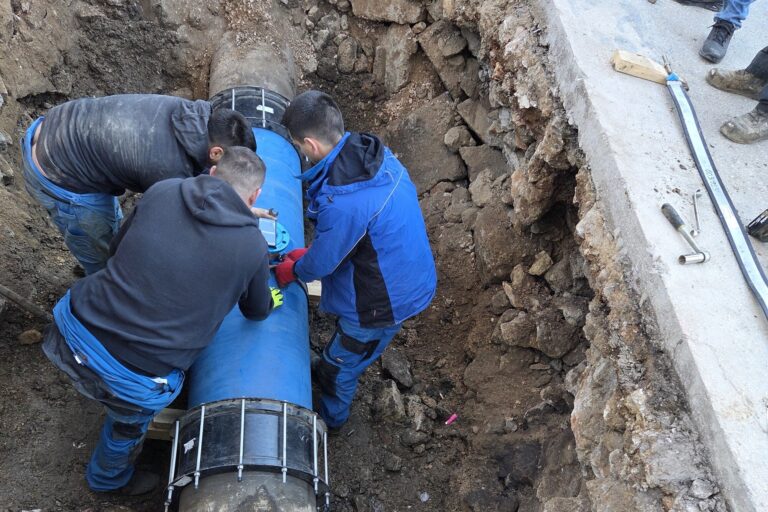 Zbog radova veći broj ulica u petak bez vode. Privremena prometna regulacija na Pilama