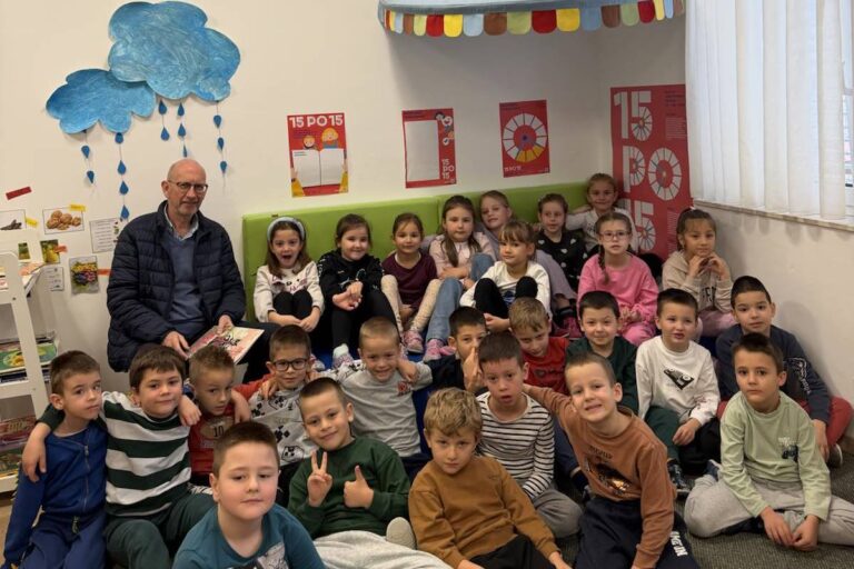 Načelnik Lasić čitao djeci na Grudi u sklopu programa ”15 po 15”