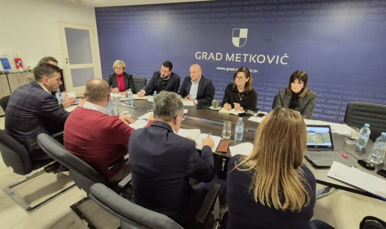 Pezo i Milan sastali se u Metkoviću, razgovarali o školstvu, zdravstvu, upravljanju državnom imovinom