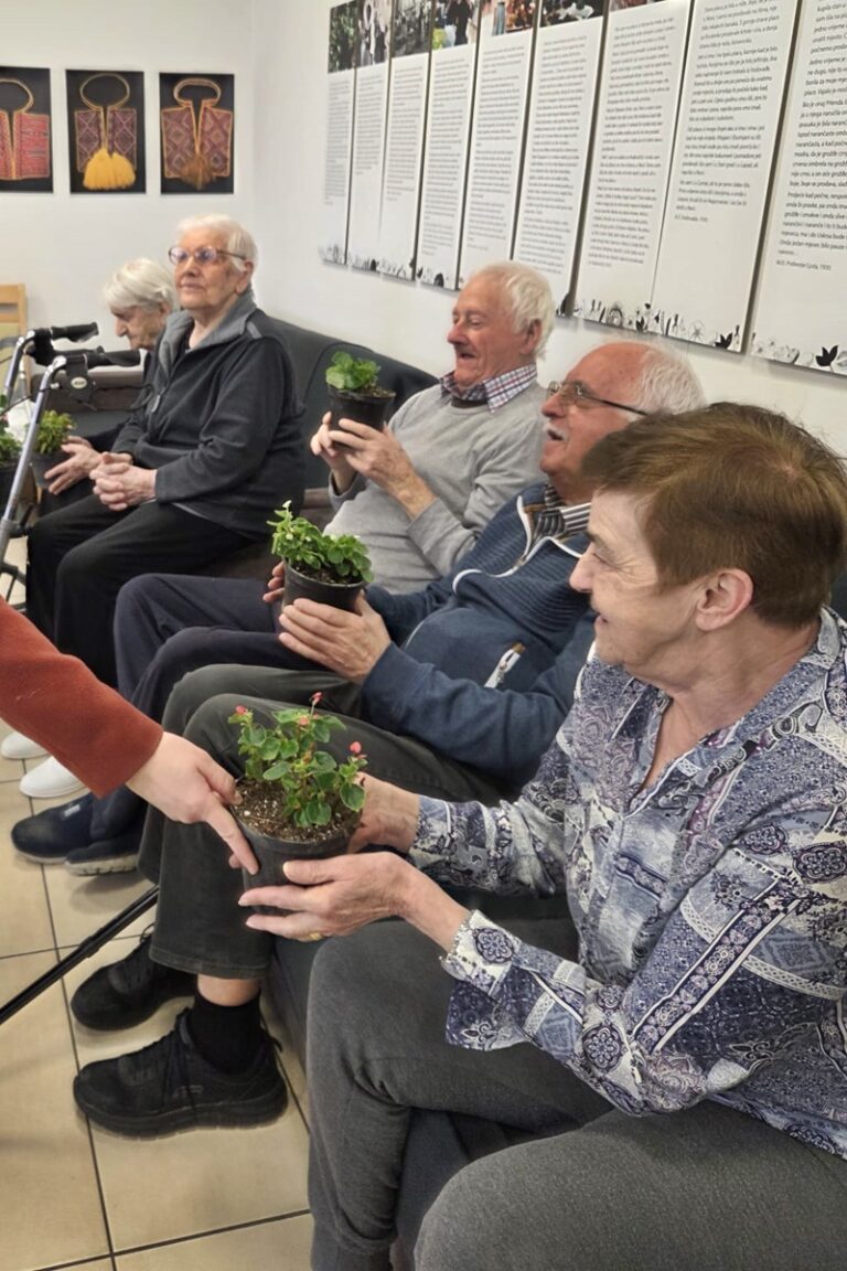 Cvijeto, ekološki superjunak iz Konavala, u Domu za starije i nemoćne na Grudi povodom Dana zaljubljenih