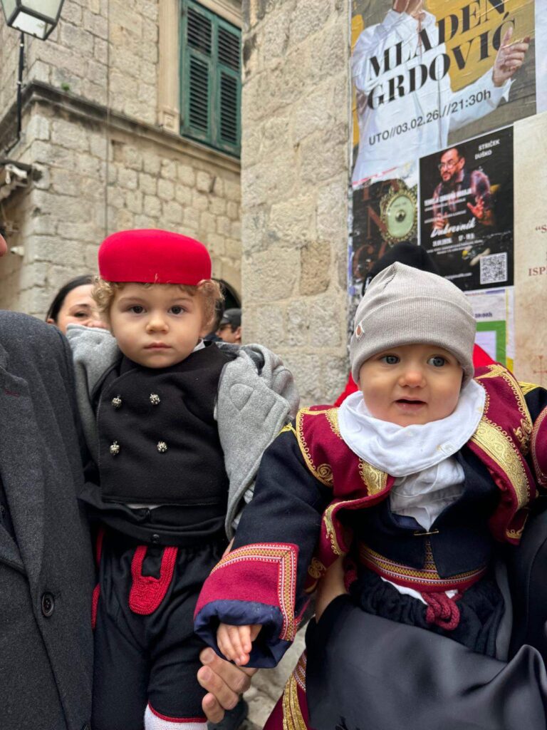 Dva mala Vlaha, jedan Župljanin, drugi Konavljanin – početak prijateljstva i prvi koraci na Festi