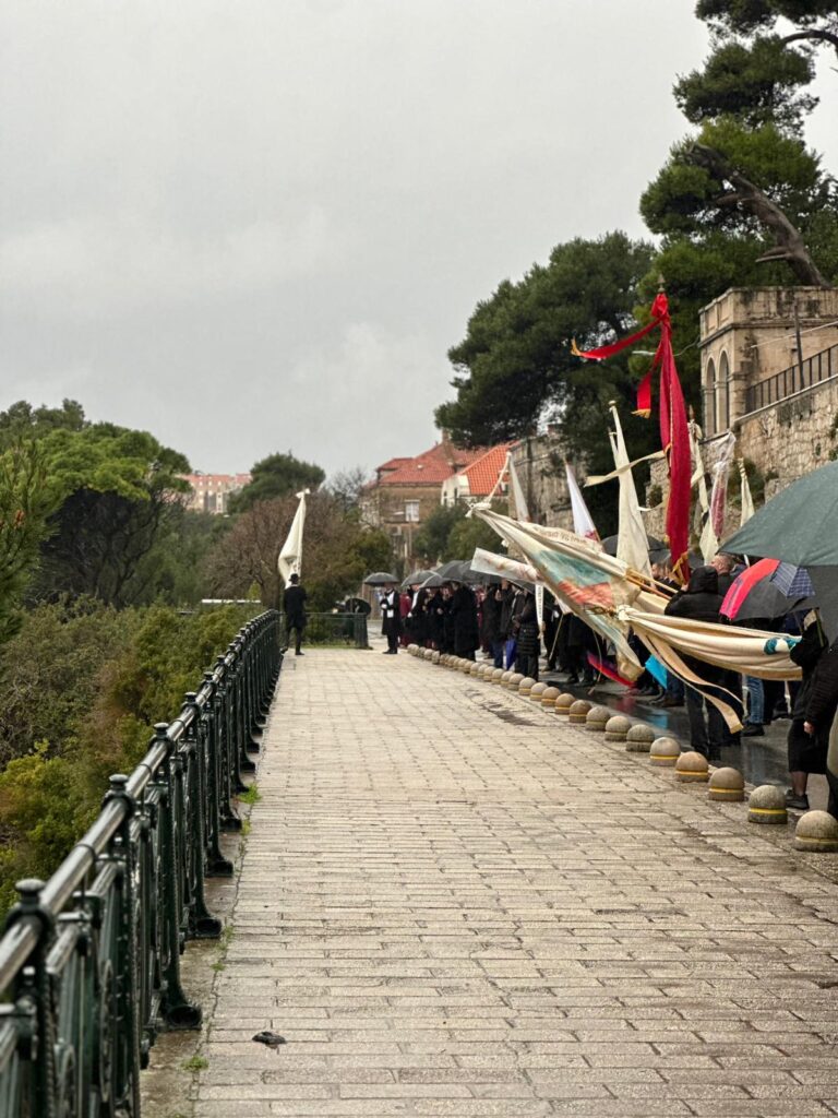 Kiši unatoč, brojni hodočasnici krenuli prema Gorici sv. Vlaha, završava 1054. Festa