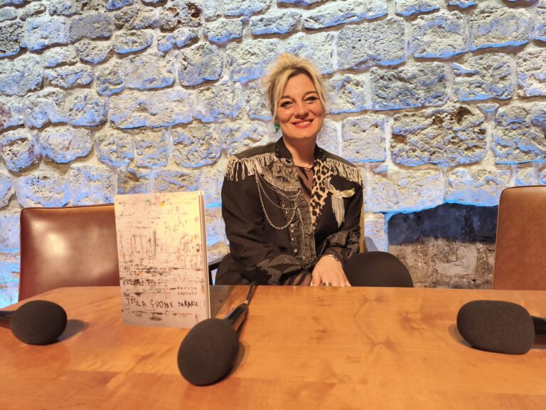 Marija Laptalo predstavila svoju prvu zbirku pjesama „Tesla svome mraku“