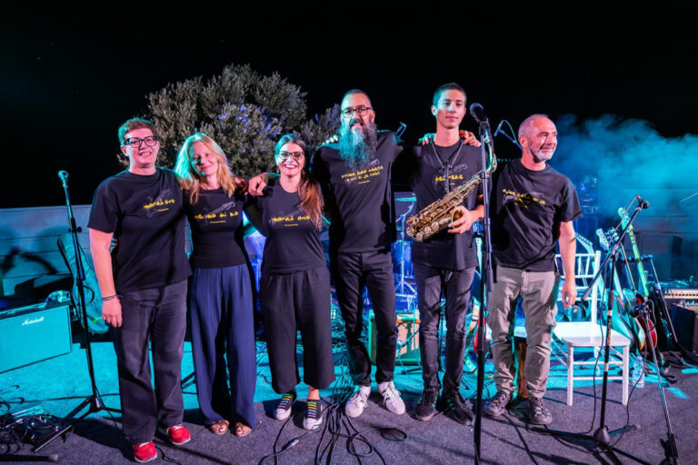 I zbirka i svirka: Antonio Bratoš na Grudi predstavlja svoju poezije “Iz navike”