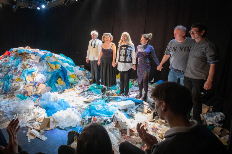 U Teatru Bursa sinoć održana prva ovogodišnja premijera ‘Sretni dani’ Samuela Becketta 