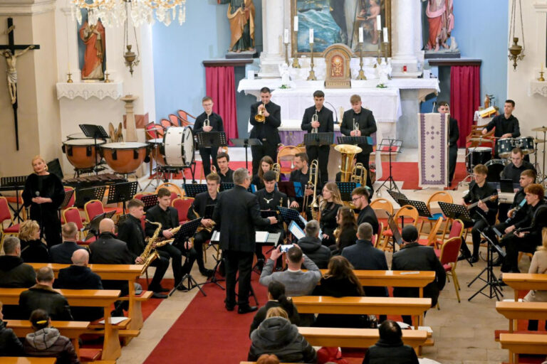 Sjever i jug u istom tonalitetu: Glazba Varaždinaca odzvanjala crkvom sv. Nikole u Čilipima