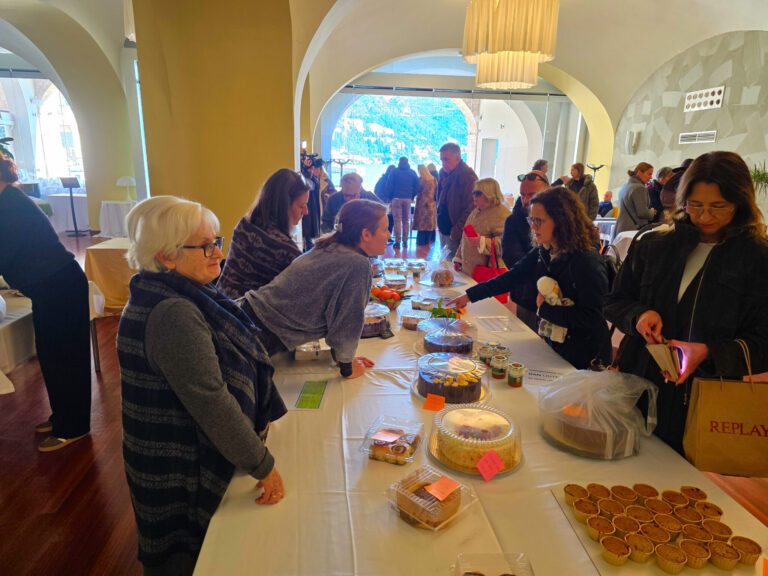 DEŠIN DAN LJUTE NARANČE Slatke delicije s oznakom humanitarnosti