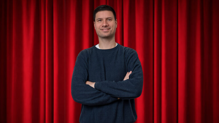 Politizirao je, liječio C vitaminom, prodavao izlete, a uskoro će i zapjevati na Konoviziji: zvijezda Ivan Pernar!