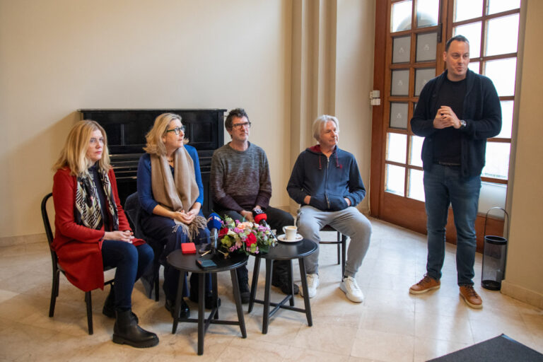 PREMIJERA “Sretni dani” Samuela Becketta u izvedbi Suzane Nikolić i Mara Martinovića